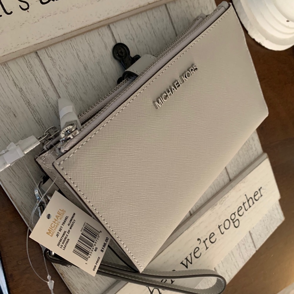 New Mk double zipper wallet 🦋 last one - Picture 2 of 7